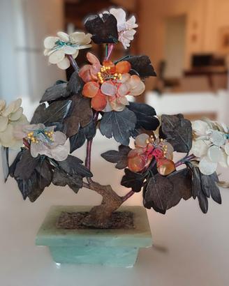 Scultura floreale in giada
