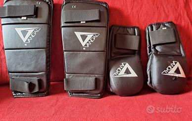 M M A Parastinchi e guanti 