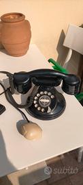 due telefoni antichi inizio anno 1900