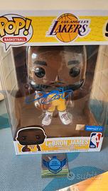 Funko Pop Lebron James gigante autografato COA 