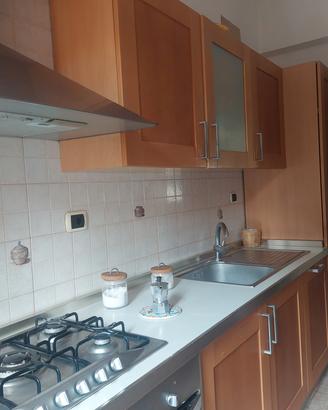 Cucina completa di elettrodomestici