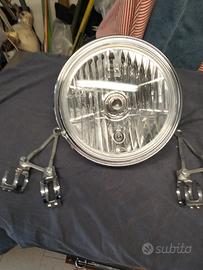 Faro anteriore completo  di staffe