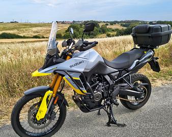 Suzuki V-Strom 800DE  con accessori