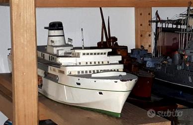 Modellino + quadro Tirrenia originali