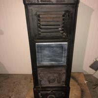 Piccola stufa in ghisa e maioliche svizzera