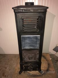 Piccola stufa in ghisa e maioliche svizzera