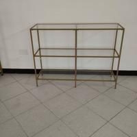 Scaffali dorati + legno e tavolini dorati + vetro