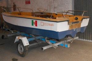 Barca in vetroresina con motore