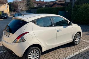 Ypsilon benzina metano