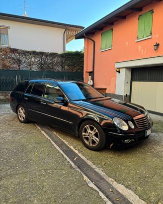 MERCEDES E220d Avantgarde 2007 PEZZI