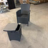 Sedia e tavolo set giardino