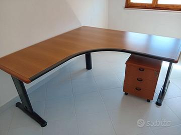 Scrivania professionale grande in legno