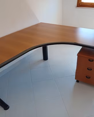 Scrivania professionale grande in legno