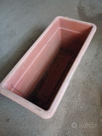 coppia di fioriere in plastica 