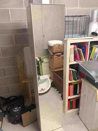 Mobile alto da bagno con specchio