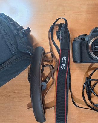 Canon EOS 2000d + obiettivo 18-55 mm + accessori