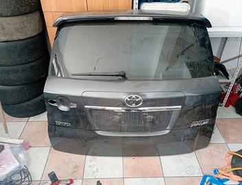 cofano posteriore Toyota 