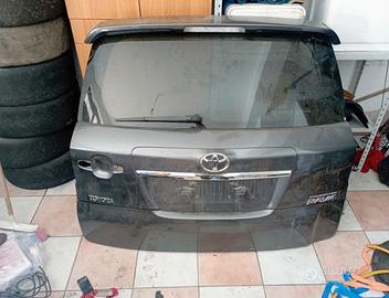 cofano posteriore Toyota 