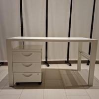 Scrivania con cassettiera Ikea