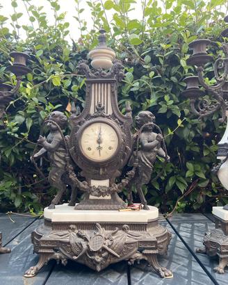 Trittico imperial con orologio meccanico e candela
