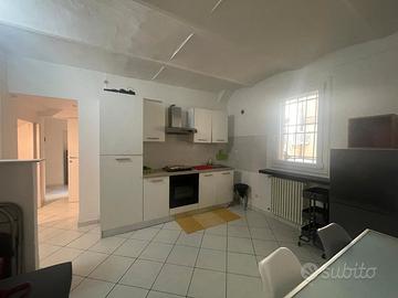 Bilocale con cortiletto
