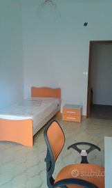 Stanza singola a ragazza vicino l'università