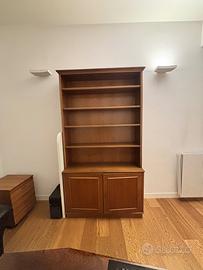 Libreria in legno massello con ante