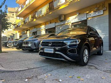 VOLKSWAGEN T-Roc 1.5 AUTOMATICA CLIMA AUT. -LED-