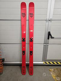 Black Crows Camox + attacchi ATK R12 2.0 + pelli