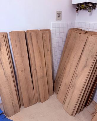 Pavimento Laminato Finto Legno 42 mq + scarti