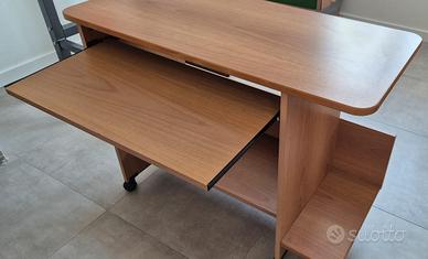Scrivania porta PC con ruote e piano estraibile
