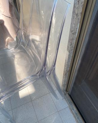 2 sedie impilabili trasparenti pesanti e stabili