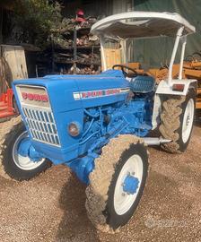 trattore Ford 3000 targato cabinato 4 rm