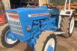 trattore Ford 3000 targato cabinato 4 rm
