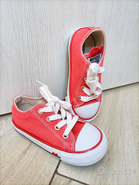 Scarpe converse n 23 (vestono grandi come 24)