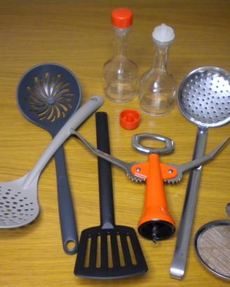 Set di 16 utensili e articoli per la cucina. NUOVI