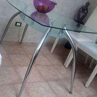 tavolo in vetro  con sedie  ,design moderno