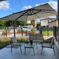 Ombrellone e salotto da esterno