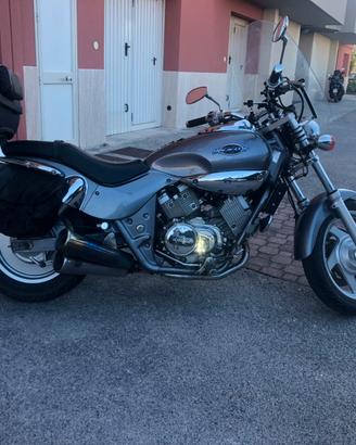Moto Custom Kymco Venox  250 cc.
