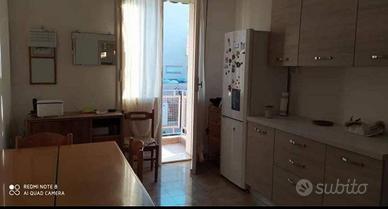 Stanza singola da Marzo per ragazza LAVORATRICE