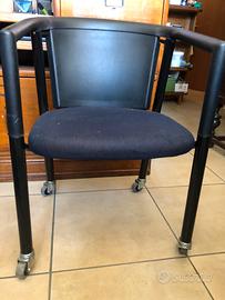 Tre poltroncine in pelle e tessuto nere