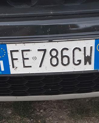 auto sempre tagliandata con gancio traino.