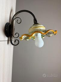 Lampada in ferro battuto e ceramica di Caltagirone