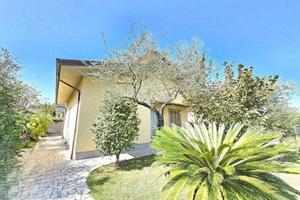 Villa di 100 m² con 4 locali a Massa