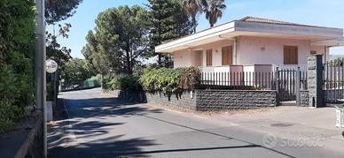 Acireale, villa singola mq 300 con giardino