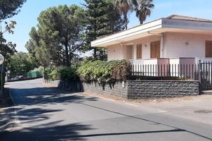 Acireale, villa singola mq 300 con giardino