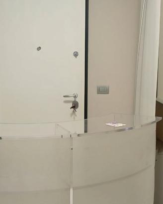 Bancone reception  in plexiglass