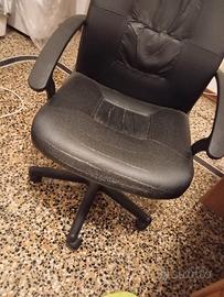 mobile PC con poltrona e letto singolo con materas