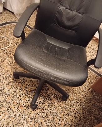 mobile PC con poltrona e letto singolo con materas