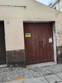 Magazzino Via Capo d'Oro 20